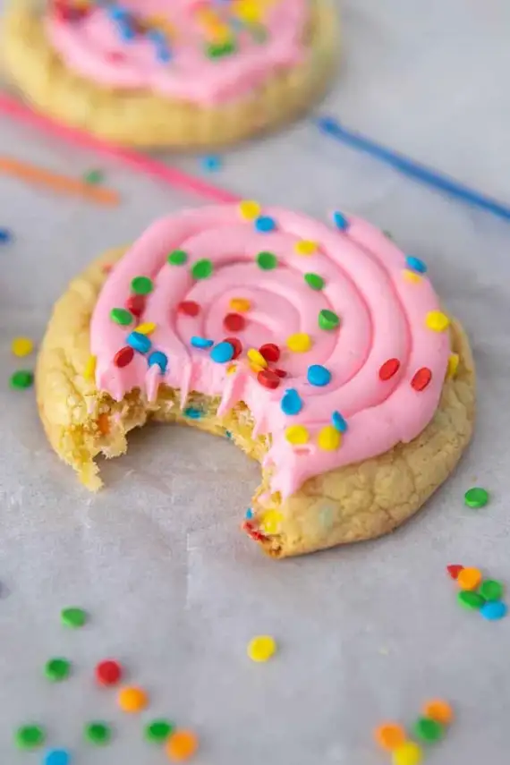 crumbl-confetti-cake-cookie